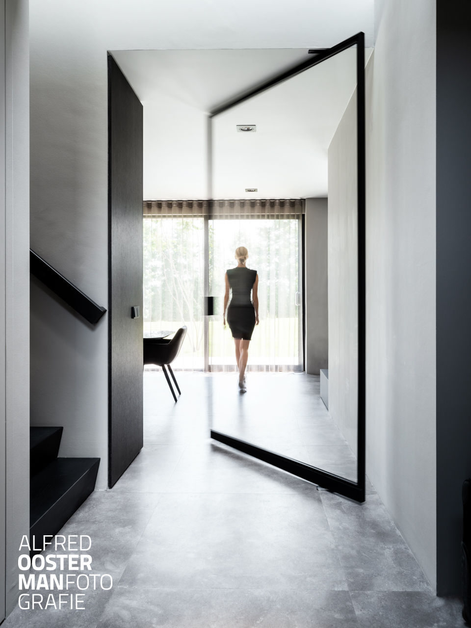 Helemaal te gek, Zilver bij de wedstrijd perspectief bij het Master Photograpers Network. Een foto die ik maakte tijdens het in beeld brengen van een interieur voor het magazine WOON! van Woonforum Vesta.  Voor mijn klanten werk ik er altijd aan om het mooiste beeld te maken. Dat dit bij een internationale vakjury zó beoordeeld wordt is dan wel heel erg leuk. Bedankt VESTA, hier ben ik erg blij mee!