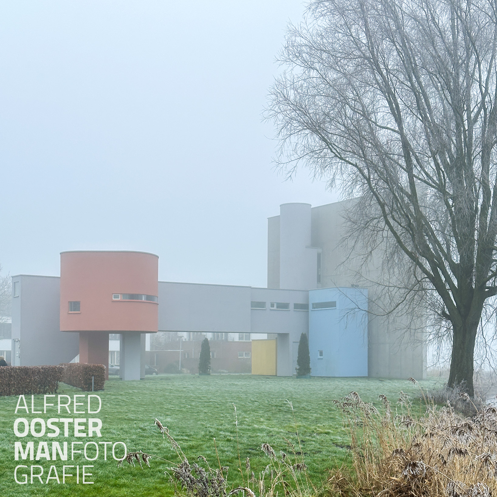 Architectuur in de mist